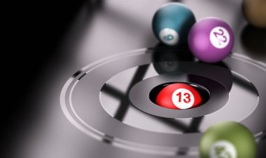 Live roulette wheel spinning with scores displayed